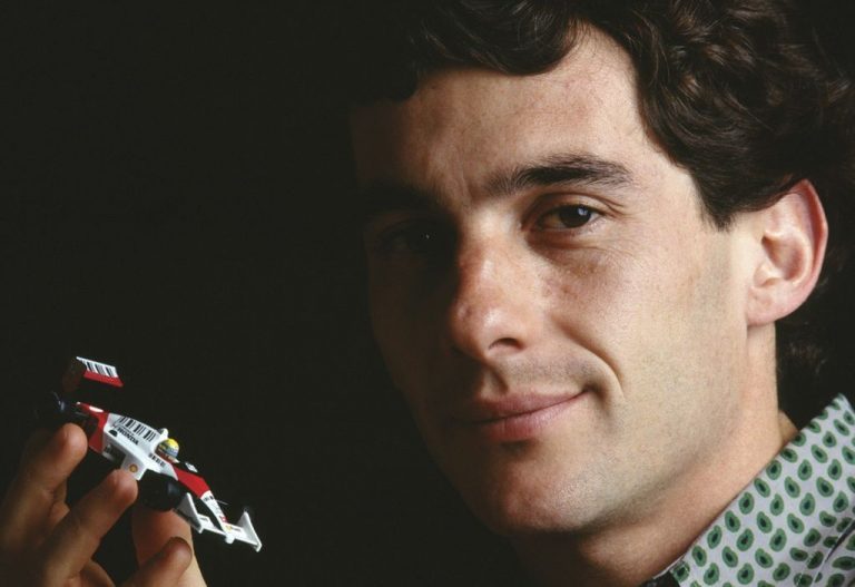 Aprovado projeto que declara Ayrton Senna patrono do esporte brasileiro