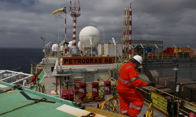 Petrobras assina acordo no pré-sal da Bacia de Santos