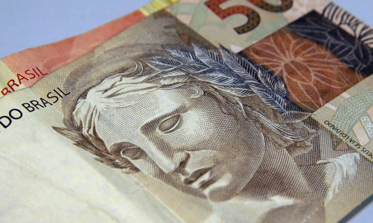 Atividade econômica tem queda de 0,43% em maio, diz Banco Central