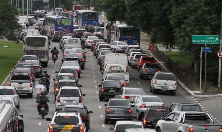 Economia Anfavea apresenta cenários para futuro da motorização de veículos