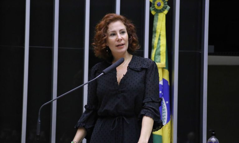 Inquérito contra Carla Zambelli